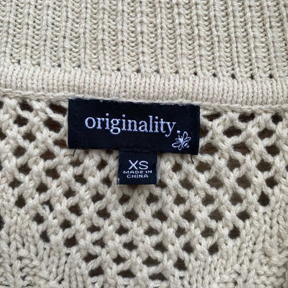 Originality off white crocheted cropped sweater - Picture 5 of 6